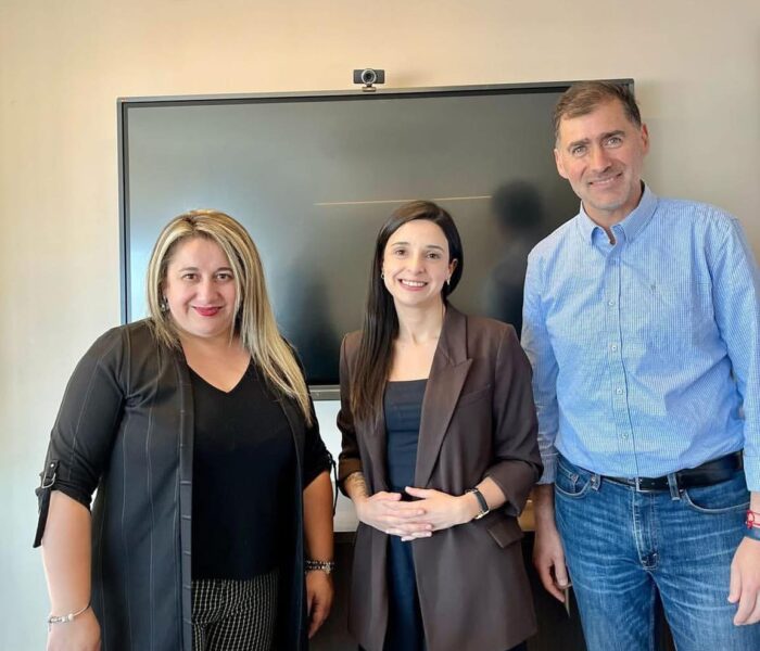 Directora Talentos UdeC sostiene reunión con Alcade de Tomé y DEM