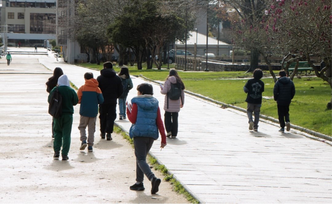 ¡Postulaciones abiertas! Ruta Talentos UdeC 2 Estudiantes caminando campus